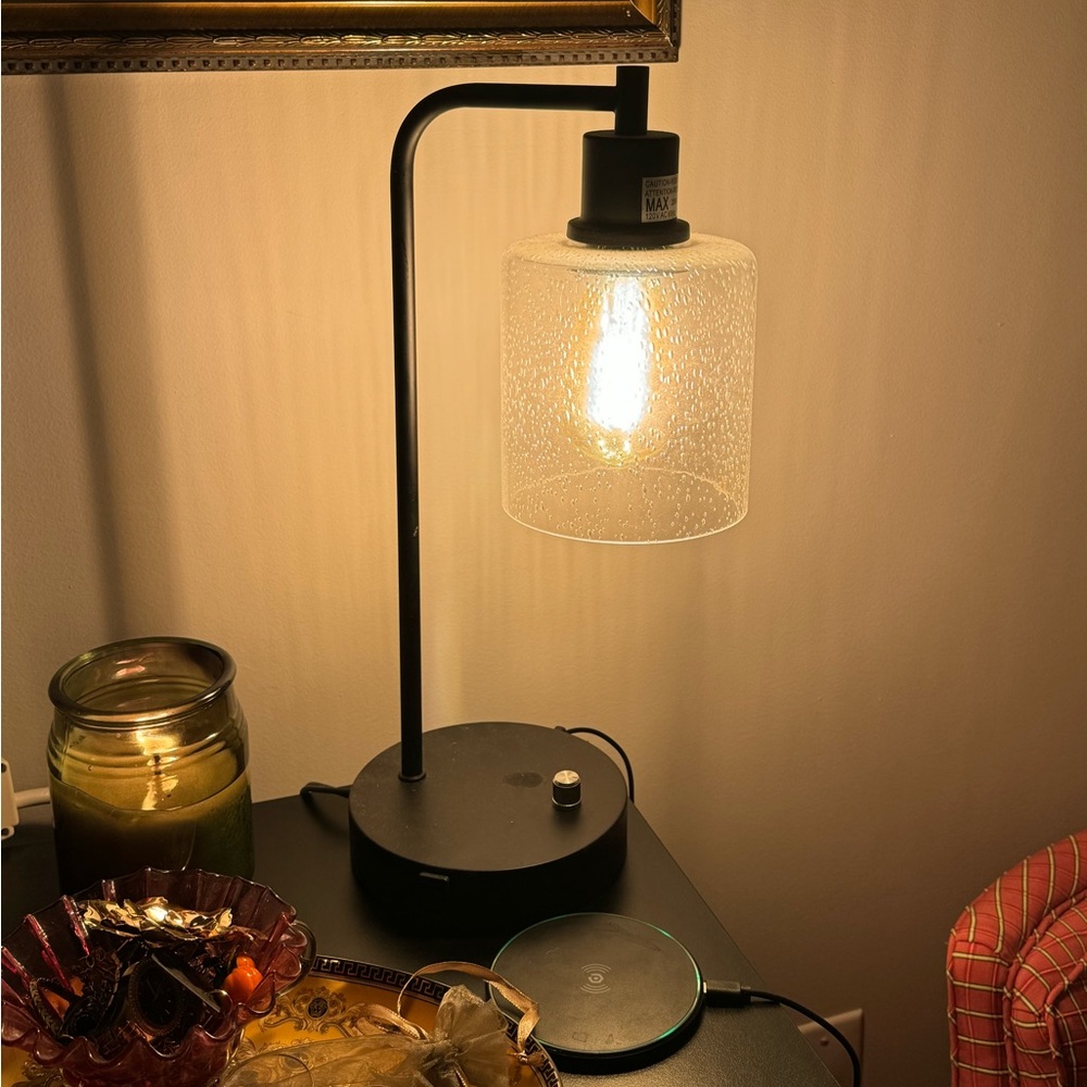 Dimmable USB charging lamp
